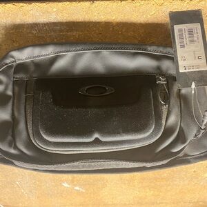 Oakley Fanny pack NWT